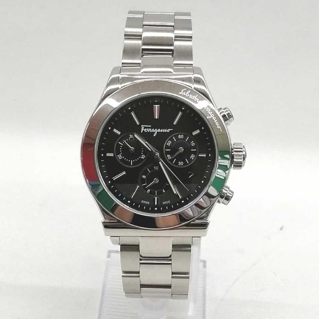 Salvatore Ferragamo 1898 mens quartz chronograph wristwatch stainless steel: Salvatore Ferragamo 1898 mens quartz chronograph wristwatch stainless steel Pre-owned Salvatore Ferragamo 1898 chronograph quartz men's wristwatch, made in Switzerland. It features a stainless steel c