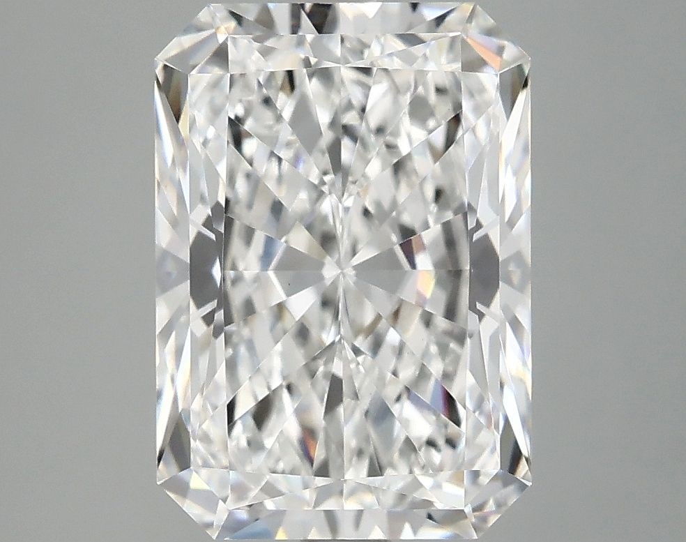 Loose Diamond - RADIANT 4.05ct E VVS2: Loose Diamond - RADIANT 4.05ct E VVS2 Source: This is a real non-mined Diamond that has been grown in a lab Shape: RADIANT Carats: 4.05 Color: E Clarity: VVS2 Certification: IGI Video: