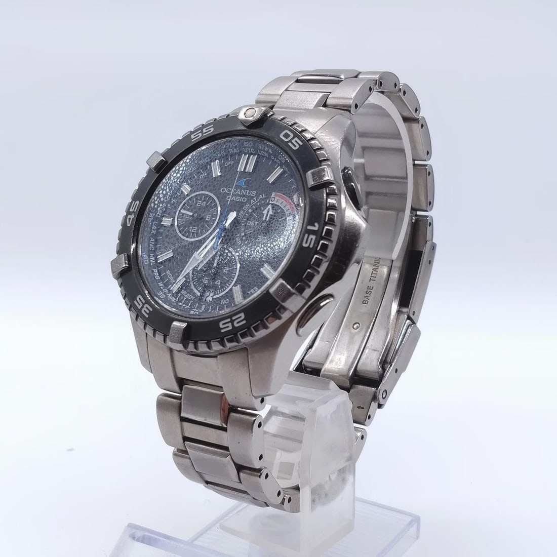 CASIO OCW-P500 Oceanus men's titanium solar wristwatch Japan: CASIO OCW-P500 Oceanus men's titanium solar wristwatch Japan Pre-owned Casio Oceanus OCW-P500 men's wristwatch with solar movement and a titanium band. This Japan-made analog watch is radio