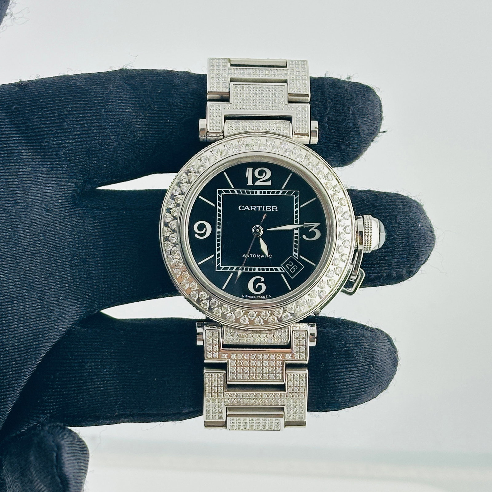 Cartier Pasha Seatimer mens watch ref 2790 black dial diamond bezel bracelet: Cartier Pasha Seatimer mens watch ref 2790 black dial diamond bezel bracelet This Cartier Pasha Seatimer features a striking black dial complemented by a diamond-set bezel and bracelet. Designed for m