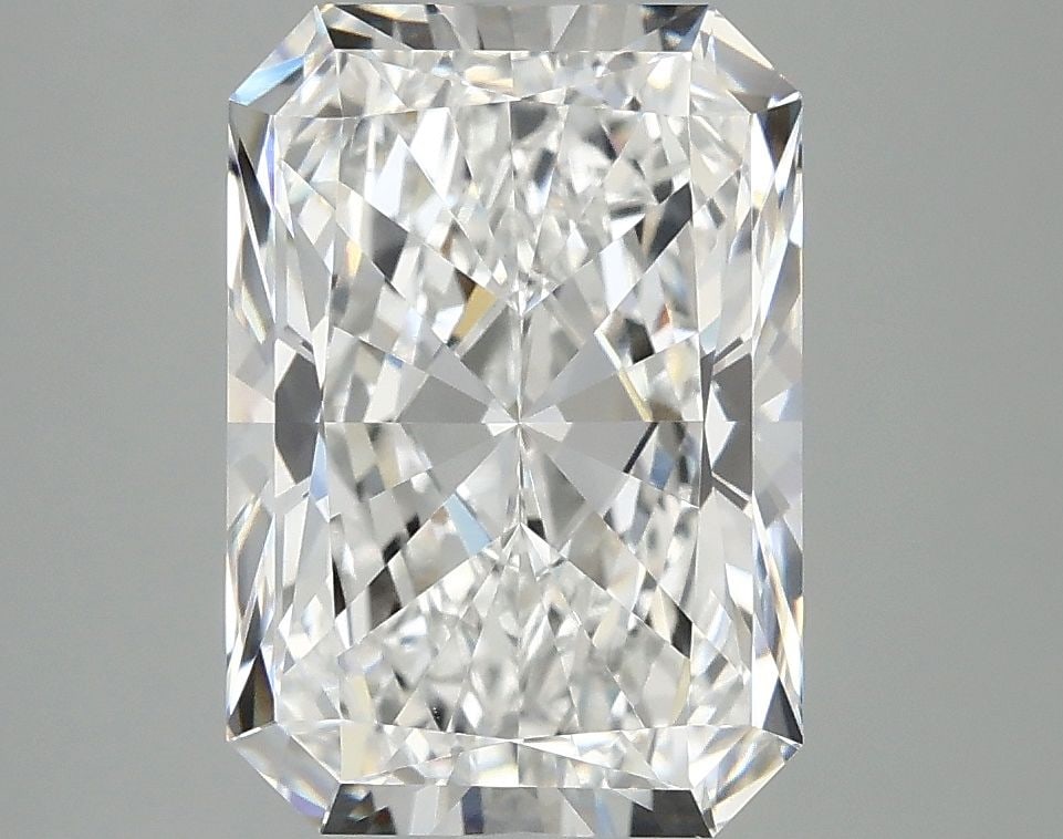 Loose Diamond - RADIANT 3.89ct E VVS2: Loose Diamond - RADIANT 3.89ct E VVS2 Source: This is a real non-mined Diamond that has been grown in a lab Shape: RADIANT Carats: 3.89 Color: E Clarity: VVS2 Certification: IGI Video:
