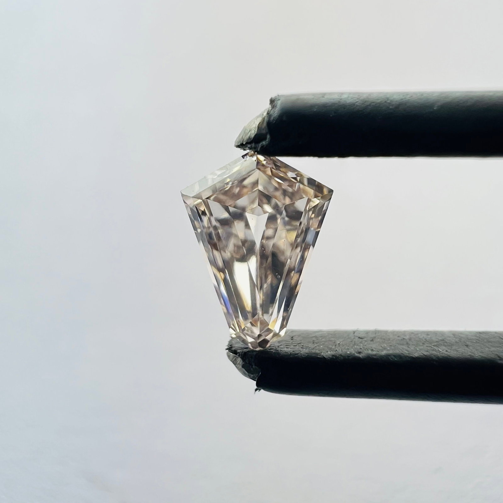 Loose Diamond - KITE 0.28ct Pink VVS2: Loose Diamond - KITE 0.28ct Pink VVS2 Source: This is a real non-mined Diamond that has been grown in a lab Shape: KITE Carats: 0.28 Color: Pink Certification: NONE The Diamond Depot Guarantee: All it