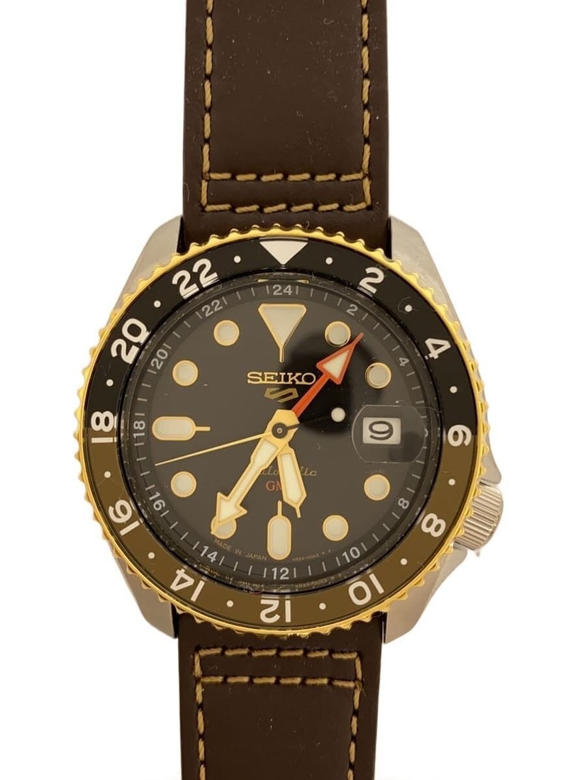 Seiko 5 Sports SKX Series Black Leather Wristwatch: Seiko 5 Sports SKX Series Black Leather Wristwatch This SEIKO 5 Sports SKX Series 4R34-00A0 is a men's wristwatch featuring a black dial and leather strap. Made in Japan, the watch is in slightly used