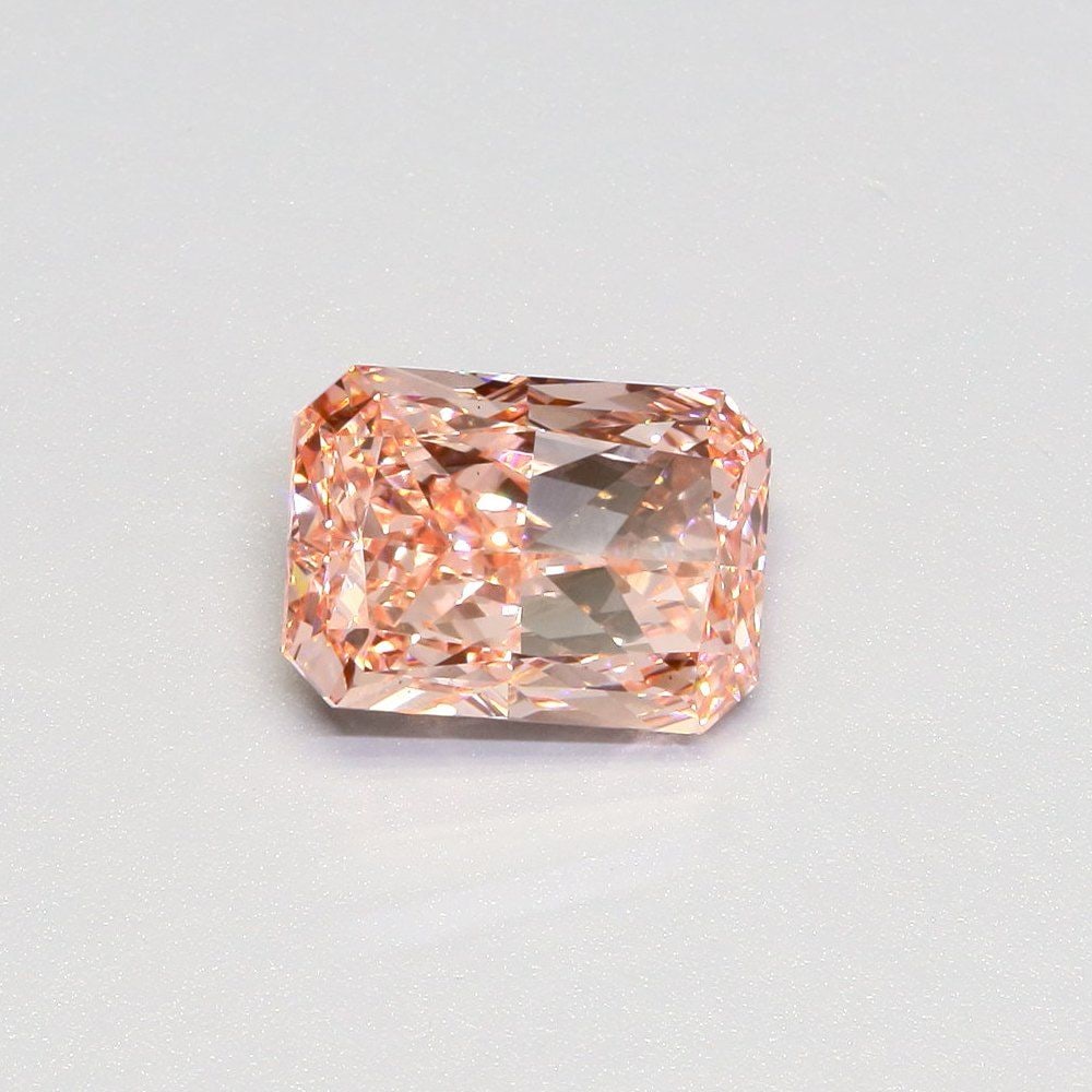 Loose Diamond - RADIANT 4.04ct Fancy Vivid Pink VS1: Loose Diamond - RADIANT 4.04ct Fancy Vivid Pink VS1 Source: This is a real non-mined Diamond that has been grown in a lab Shape: RADIANT Carats: 4.04 Color: Fancy Vivid Pink Certification: IGI Video: