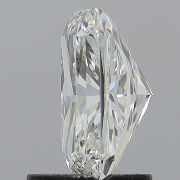 Loose Diamond - RADIANT 1.83ct G VVS2: Loose Diamond - RADIANT 1.83ct G VVS2 Source: This is a real non-mined Diamond that has been grown in a lab Shape: RADIANT Carats: 1.83 Color: G Clarity: VVS2 Certification: IGI Video: Video Link The
