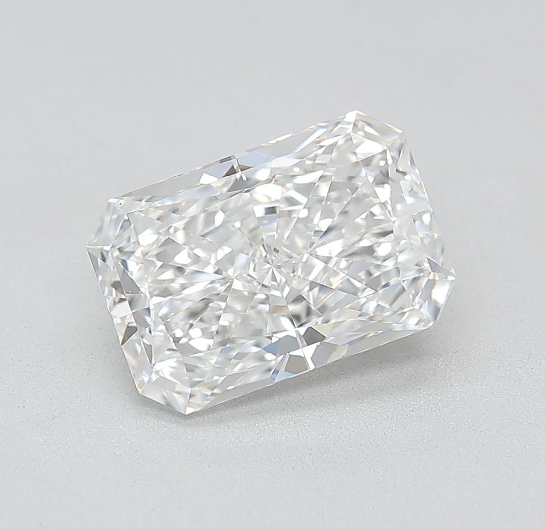 Loose Diamond - RADIANT 2.66ct D VVS1: Loose Diamond - RADIANT 2.66ct D VVS1 Source: This is a real non-mined Diamond that has been grown in a lab Shape: RADIANT Carats: 2.66 Color: D Clarity: VVS1 Certification: IGI Video:
