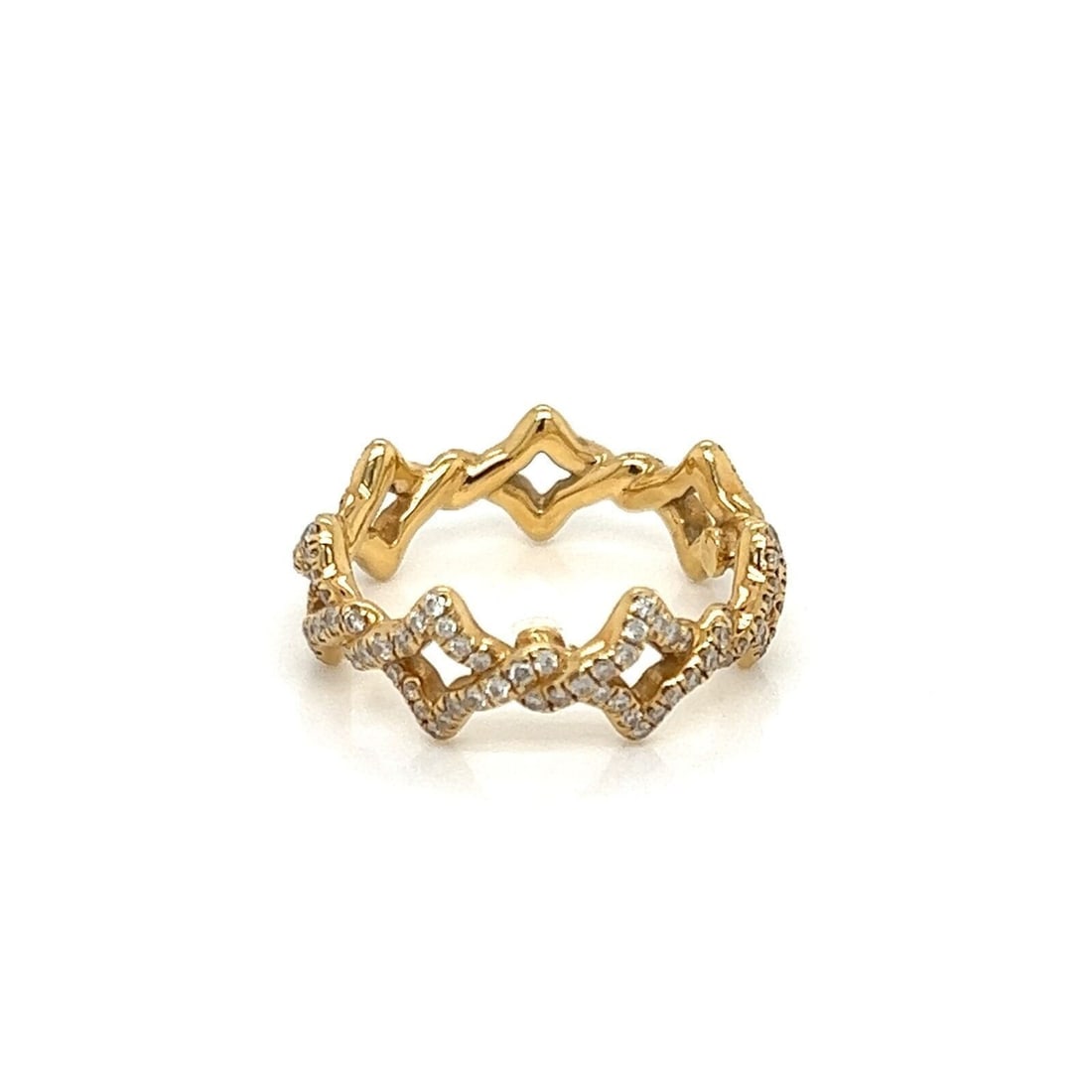 David Yurman Quatrefoil Diamond Band Ring 18k Yellow Gold Size 3: David Yurman Quatrefoil Diamond Band Ring 18k Yellow Gold Size 3 Pre-owned David Yurman Quatrefoil Diamond band ring crafted in 18k yellow gold. This signed design features a Venetian-inspired quatref