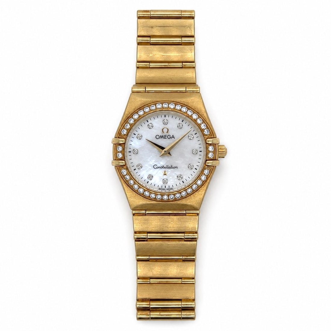 Omega Constellation Ladies Quartz Watch 18K Yellow Gold Diamond Bezel: Omega Constellation Ladies Quartz Watch 18K Yellow Gold Diamond Bezel Pre-owned OMEGA Ladies Constellation wristwatch in 18K yellow gold, featuring a factory original diamond bezel and a mother of pea