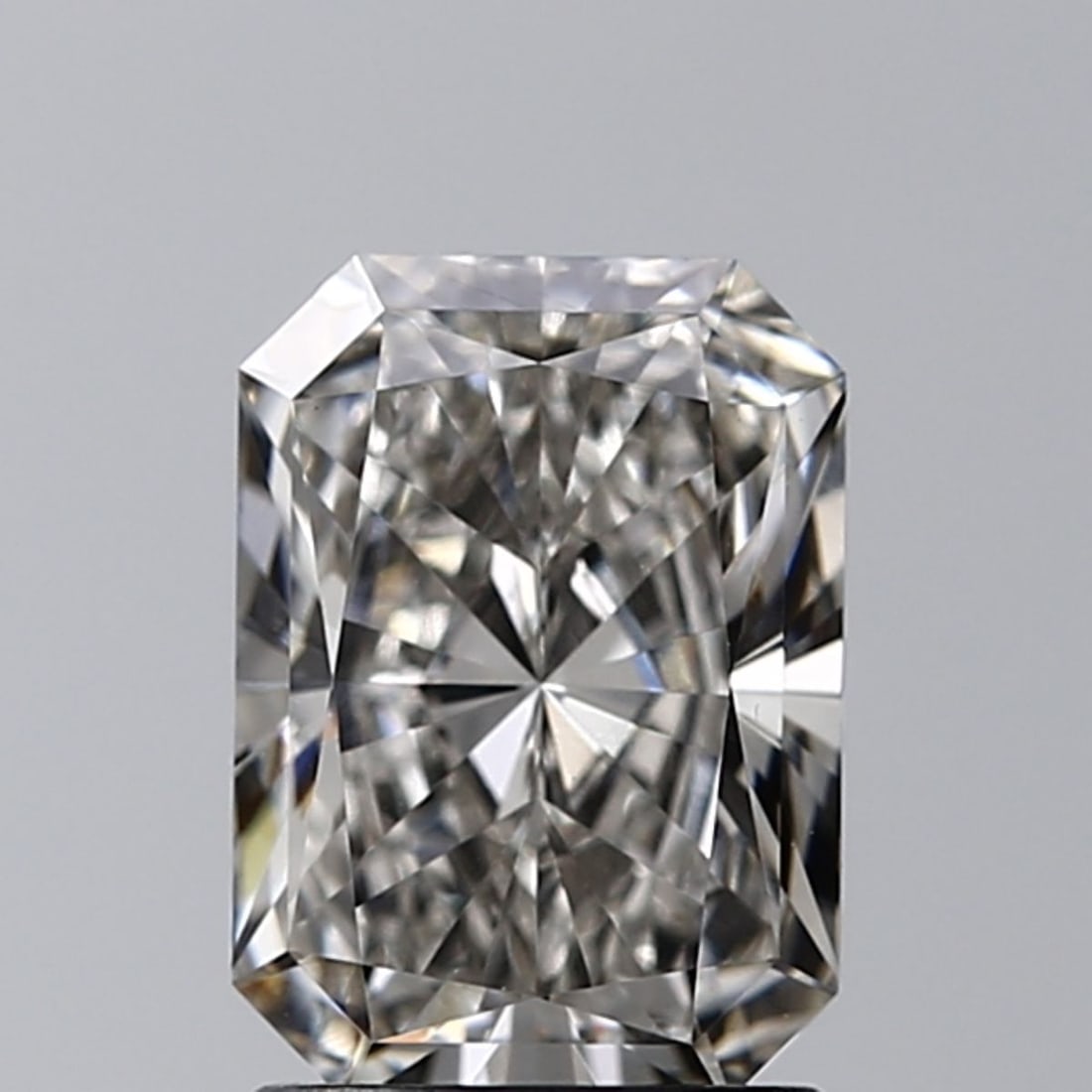 Loose Diamond - RADIANT 1.52ct H VVS2: Loose Diamond - RADIANT 1.52ct H VVS2 Source: This is a real non-mined Diamond that has been grown in a lab Shape: RADIANT Carats: 1.52 Color: H Clarity: VVS2 Certification: GIA Video: