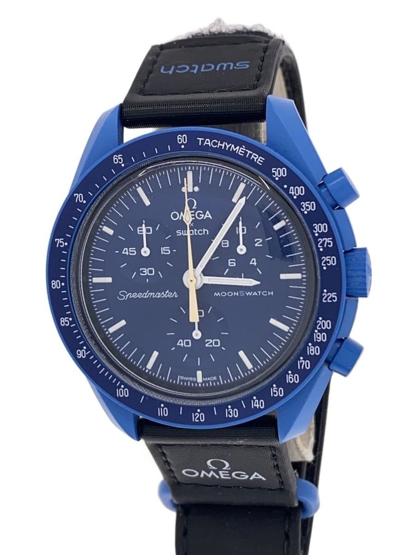 OMEGAxSWATCH MoonSwatch Neptune Quartz Blue Men's Wristwatch: OMEGAxSWATCH MoonSwatch Neptune Quartz Blue Men's Wristwatch This OMEGAxSWATCH MoonSwatch Speedmaster Mission to Neptune is a men's quartz wristwatch featuring a blue case and dial. The watch is Swiss
