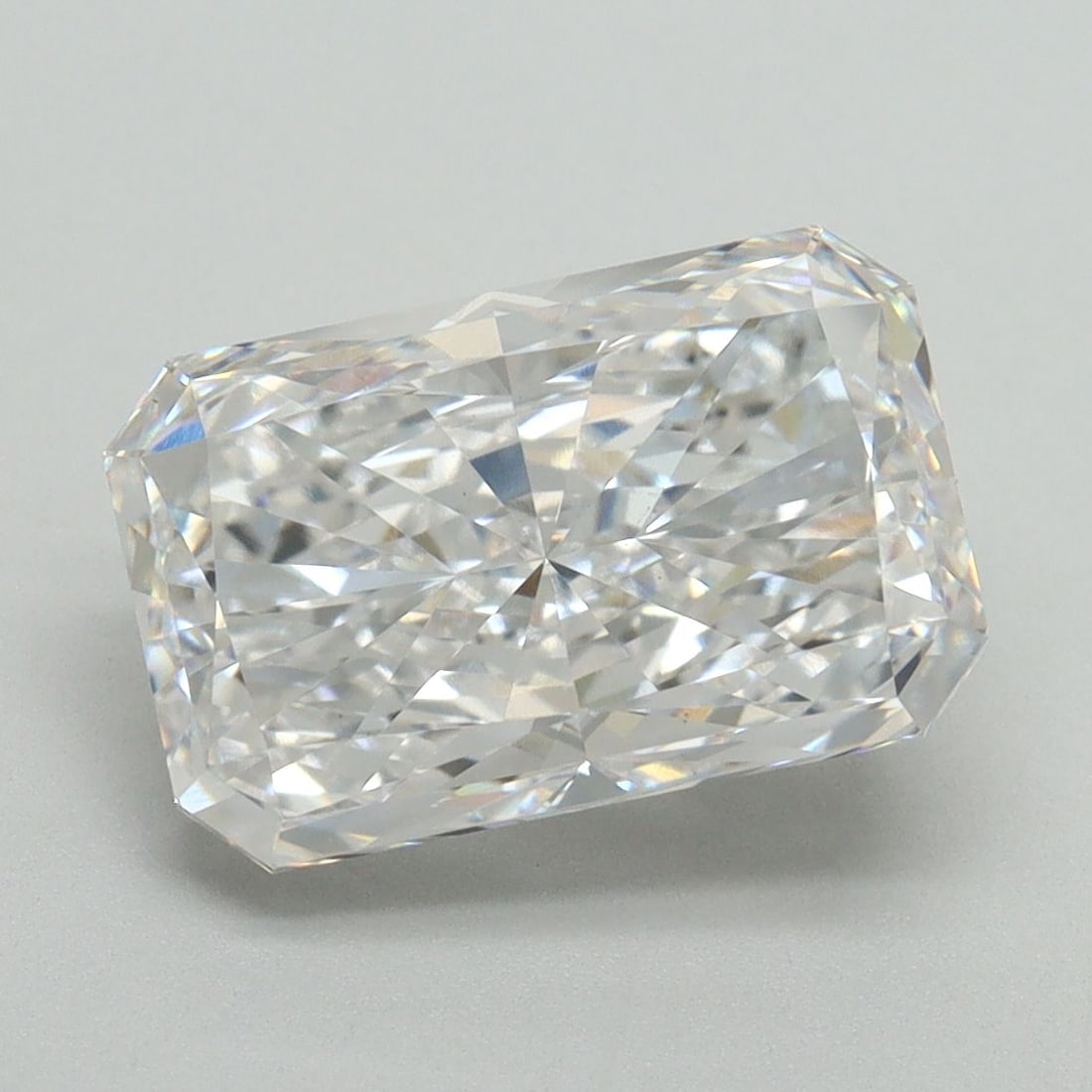 Loose Diamond - RADIANT 4.02ct E VS1: Loose Diamond - RADIANT 4.02ct E VS1 Source: This is a real non-mined Diamond that has been grown in a lab Shape: RADIANT Carats: 4.02 Color: E Clarity: VS1 Certification: IGI Video:
