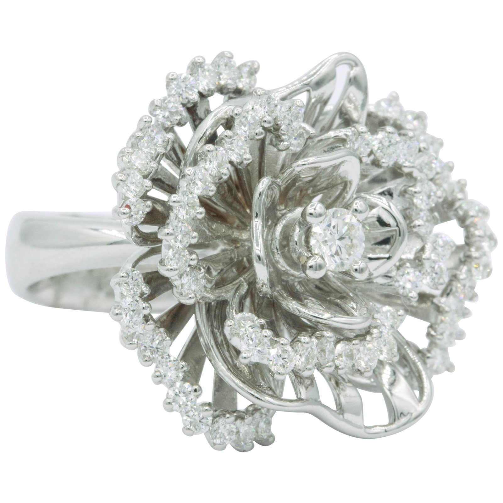 Harbor Diamonds 1.84 Carat Diamond Flower Ring in 18K White Gold Italy: Harbor Diamonds 1.84 Carat Diamond Flower Ring in 18K White Gold Italy This exquisite Diamond Flower Cocktail Ring showcases a stunning floral design, crafted in luxurious 18k white gold. The ring fea