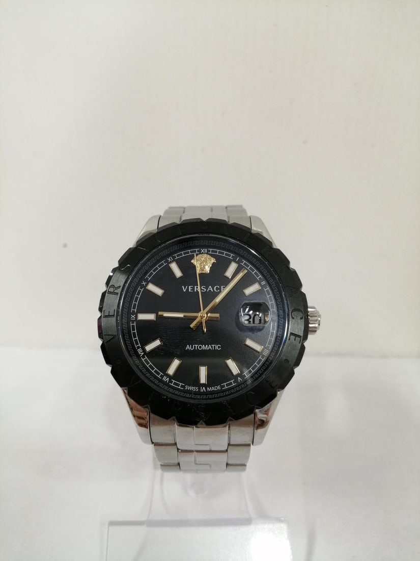 Versace 211003310521 Hellenyium automatic stainless steel mens wristwatch: Versace 211003310521 Hellenyium automatic stainless steel mens wristwatch Versace Hellenyium men's automatic wristwatch, model 211003310521. This pre-owned watch is made in Switzerland and features a 