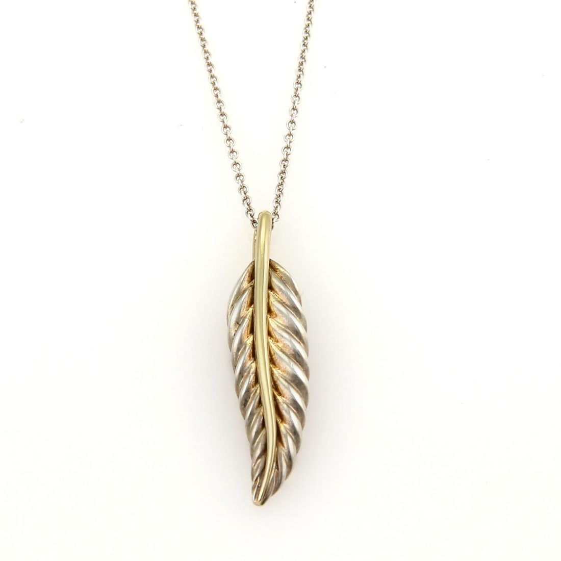 Tiffany & Co. Feather Leaf Pendant Necklace Sterling Silver 18k Gold Accent: Tiffany & Co. Feather Leaf Pendant Necklace Sterling Silver 18k Gold Accent This exquisite Tiffany & Co. Feather Leaf Pendant and Chain Necklace is a beautiful addition to any jewelry collection. Craf