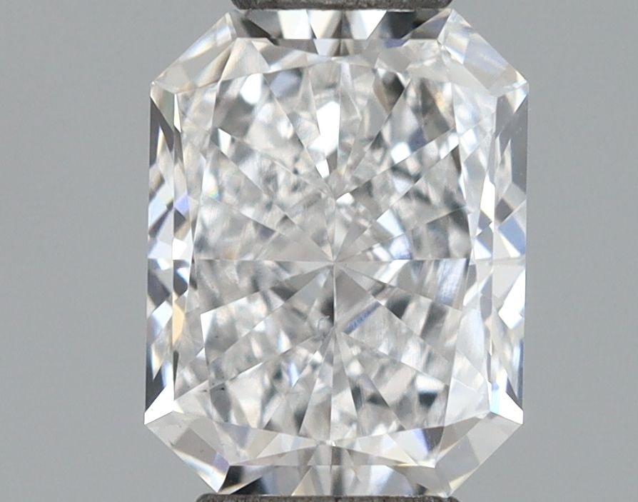 Loose Diamond - RADIANT 0.56ct E VS1: Loose Diamond - RADIANT 0.56ct E VS1 Source: This is a real non-mined Diamond that has been grown in a lab Shape: RADIANT Carats: 0.56 Color: E Clarity: VS1 Certification: IGI Video: