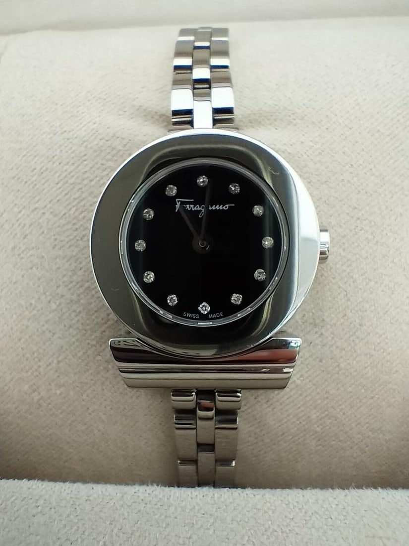 Women's Quartz Wristwatch Salvatore Ferragamo Gancini SFBF002 12 Diamond: Women's Quartz Wristwatch Salvatore Ferragamo Gancini SFBF002 12 Diamond Pre-owned Salvatore Ferragamo Gancini women's wristwatch with quartz movement and 5 ATM water resistance. This Swiss-made watch
