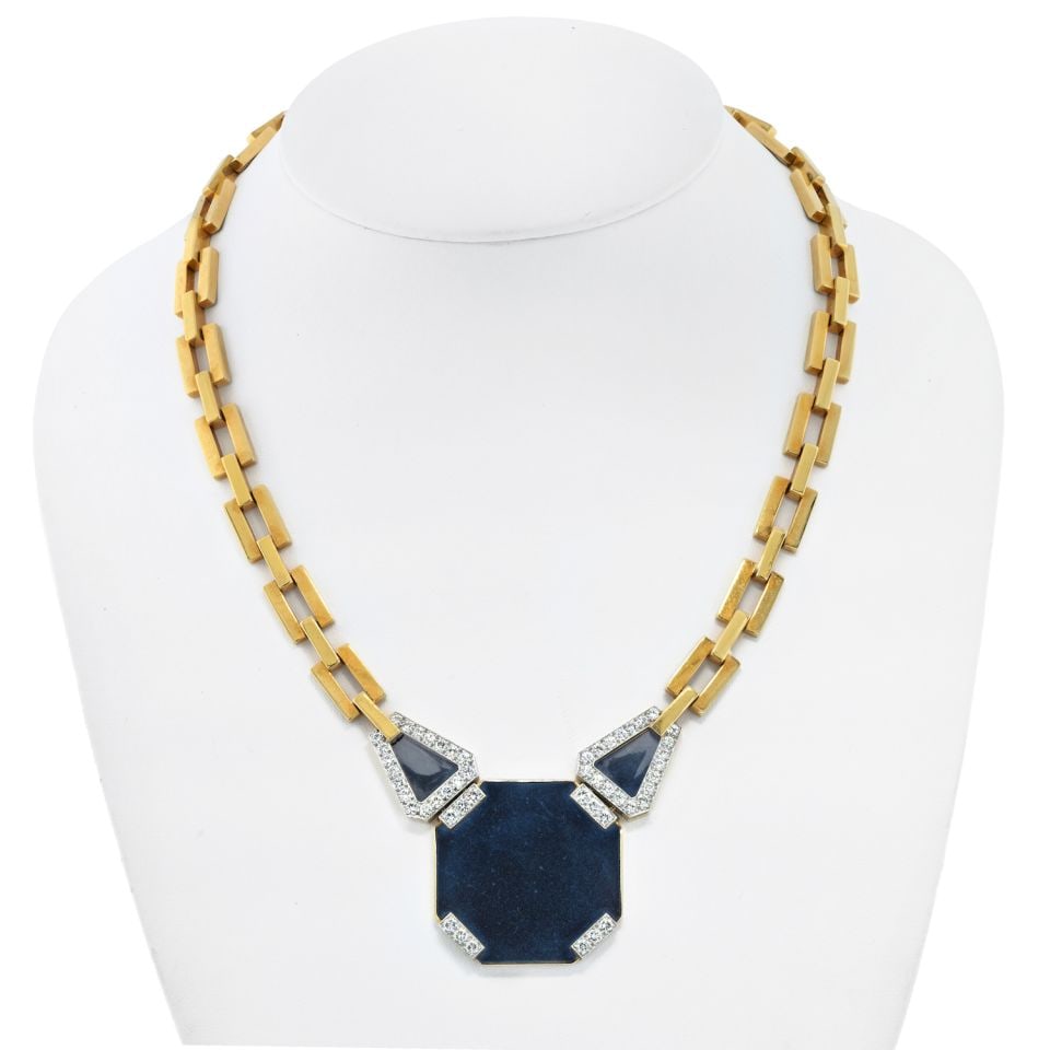 David Webb Platinum 18K Yellow Gold Onyx Octagon Link Necklace: David Webb Platinum 18K Yellow Gold Onyx Octagon Link Necklace This stunning necklace by David Webb showcases a bold geometric design featuring an octagonal onyx centerpiece. Crafted from a luxurious 