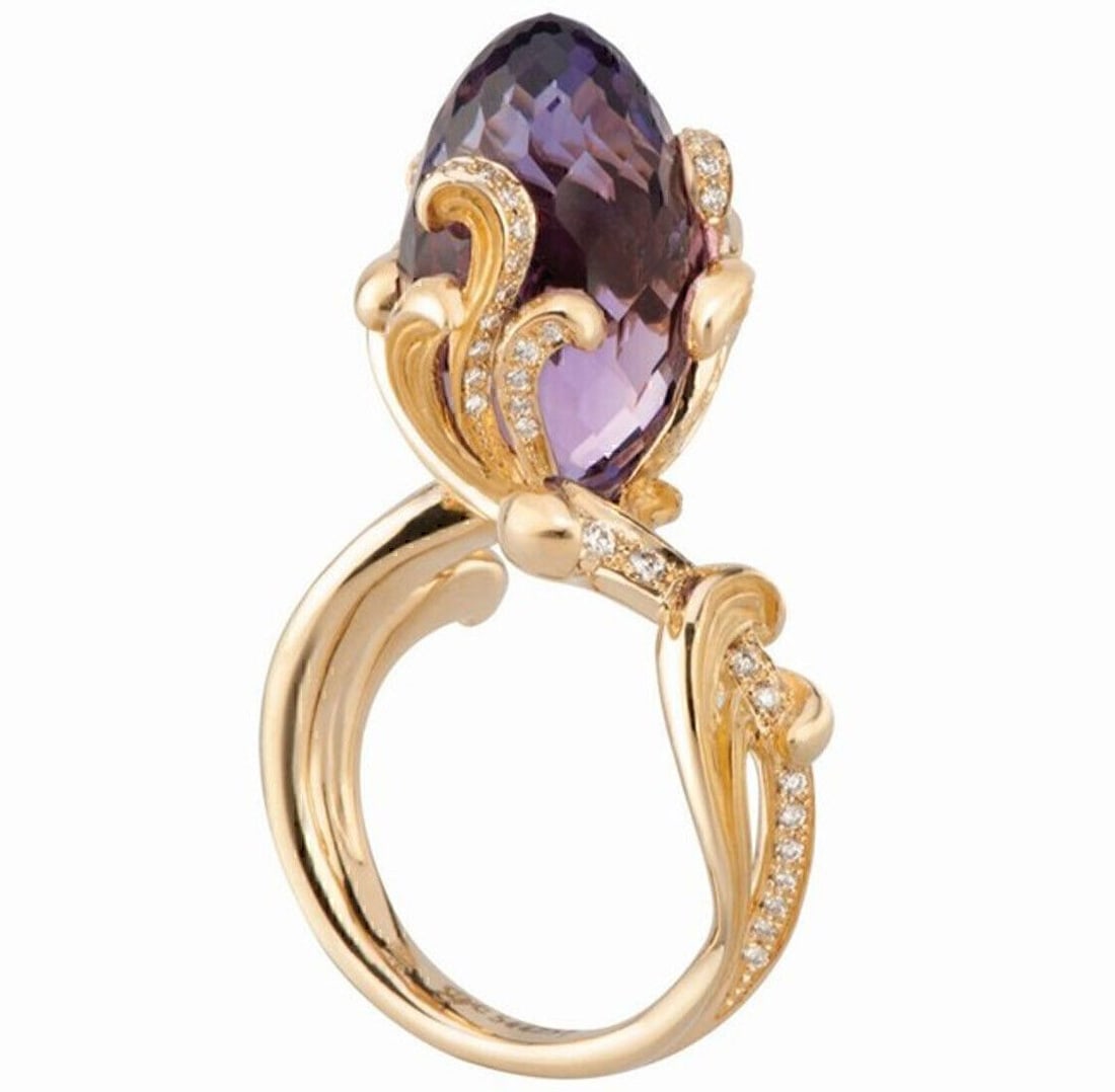 Carrera y Carrera Origin 18k Yellow Gold Ring Amethyst Diamond Size 7: Carrera y Carrera Origin 18k Yellow Gold Ring Amethyst Diamond Size 7 Pre-owned Carrera y Carrera Origin statement ring crafted in 18k yellow gold. This signed ring features a natural amethyst accente