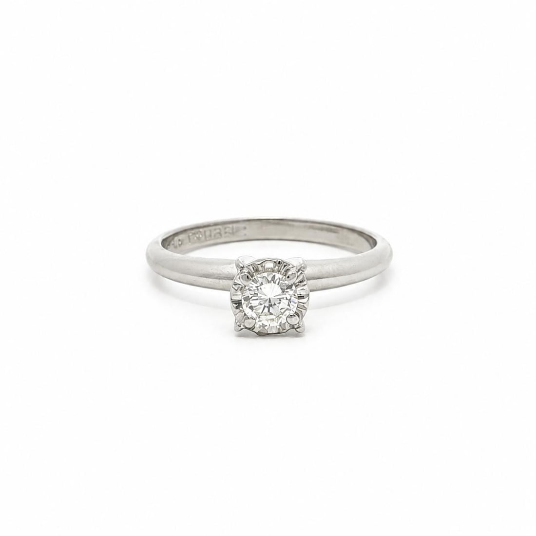 Unbranded White Gold Solitaire Ring 0.22ct H SI2 Diamond: Unbranded White Gold Solitaire Ring 0.22ct H SI2 Diamond Pre-owned unbranded women's solitaire ring featuring a natural round brilliant cut diamond in an illusion prong setting. The diamond is graded 