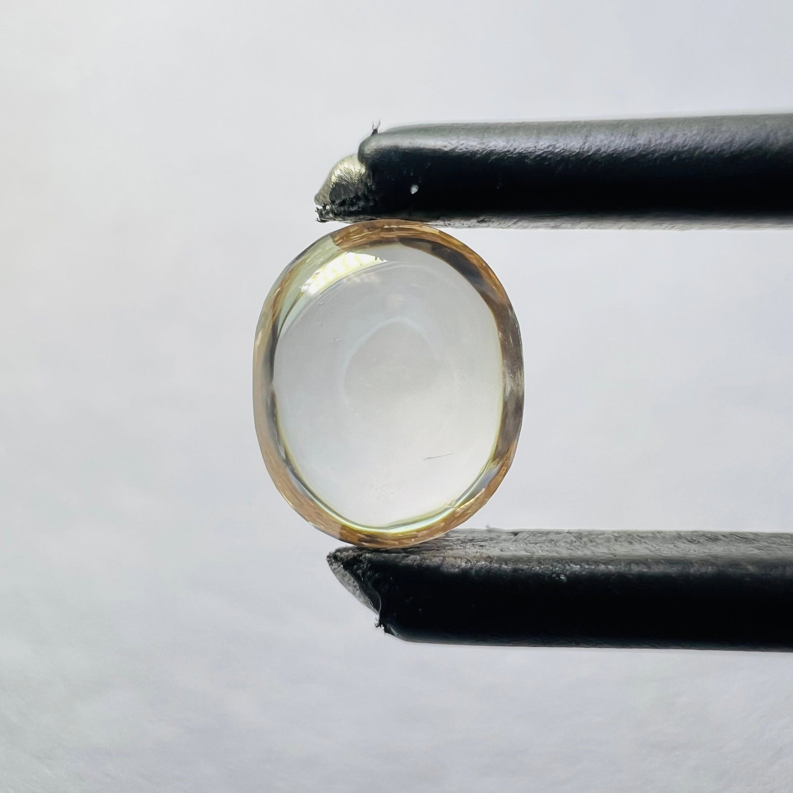 Loose Diamond - OVAL 0.52ct Brown VS1: Loose Diamond - OVAL 0.52ct Brown VS1 Source: This is a real non-mined Diamond that has been grown in a lab Shape: OVAL Carats: 0.52 Color: Brown Certification: NONE Video: