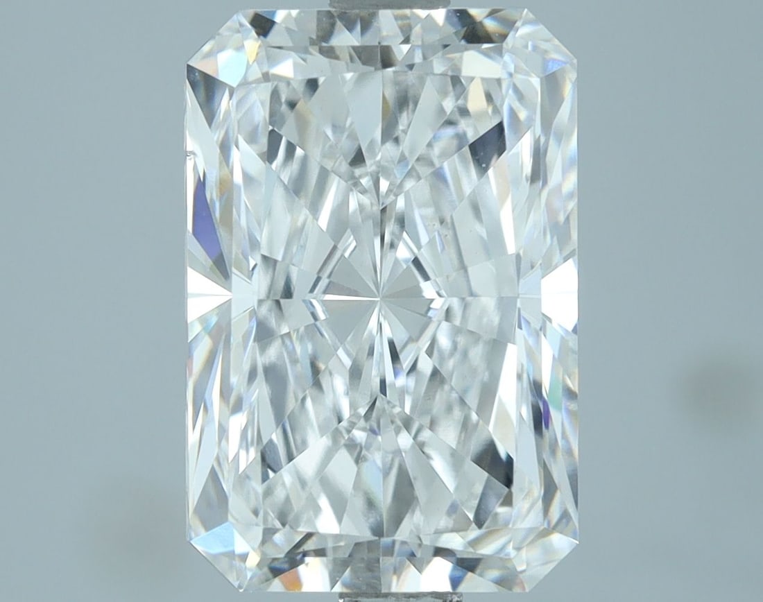 Loose Diamond - RADIANT 3.02ct D VS2: Loose Diamond - RADIANT 3.02ct D VS2 Source: This is a real non-mined Diamond that has been grown in a lab Shape: RADIANT Carats: 3.02 Color: D Clarity: VS2 Certification: IGI Video:
