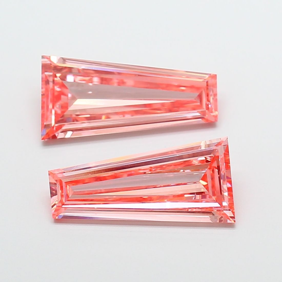 Loose Diamond - TAPERED BAGUETTE 3.16ct Fancy Vivid Pink VS1