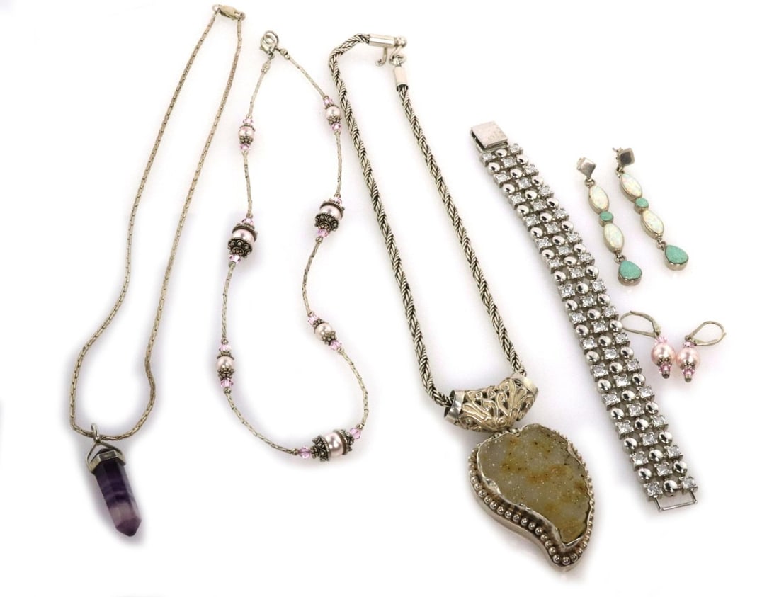 Vintage 6 Piece Sterling Silver Jewelry Set with Pearls and Druzy Pendant: Vintage 6 Piece Sterling Silver Jewelry Set with Pearls and Druzy Pendant This exquisite set includes six vintage jewelry pieces crafted from sterling silver. It features a charming pink faux pearls n
