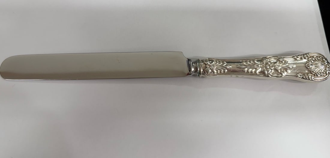 Monogrammed 10 Inch Sterling Dinner Knife Tiffany Co English King: Monogrammed 10 Inch Sterling Dinner Knife Tiffany Co English King Tiffany & Co. English King dinner knife in sterling silver with a monogram. This pre-owned piece is in excellent overall condition and