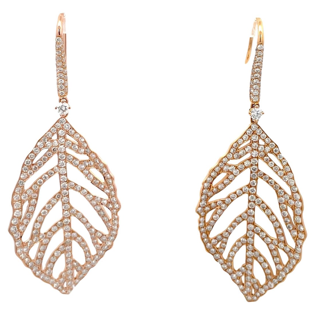 Harbor Diamonds 18K Rose Gold Diamond Leaf Motif Earrings 3.05 Carats: Harbor Diamonds 18K Rose Gold Diamond Leaf Motif Earrings 3.05 Carats Elevate your elegance with these stunning Diamond Leaf Motif Drop Earrings crafted in 18 Karat Rose Gold. Featuring a