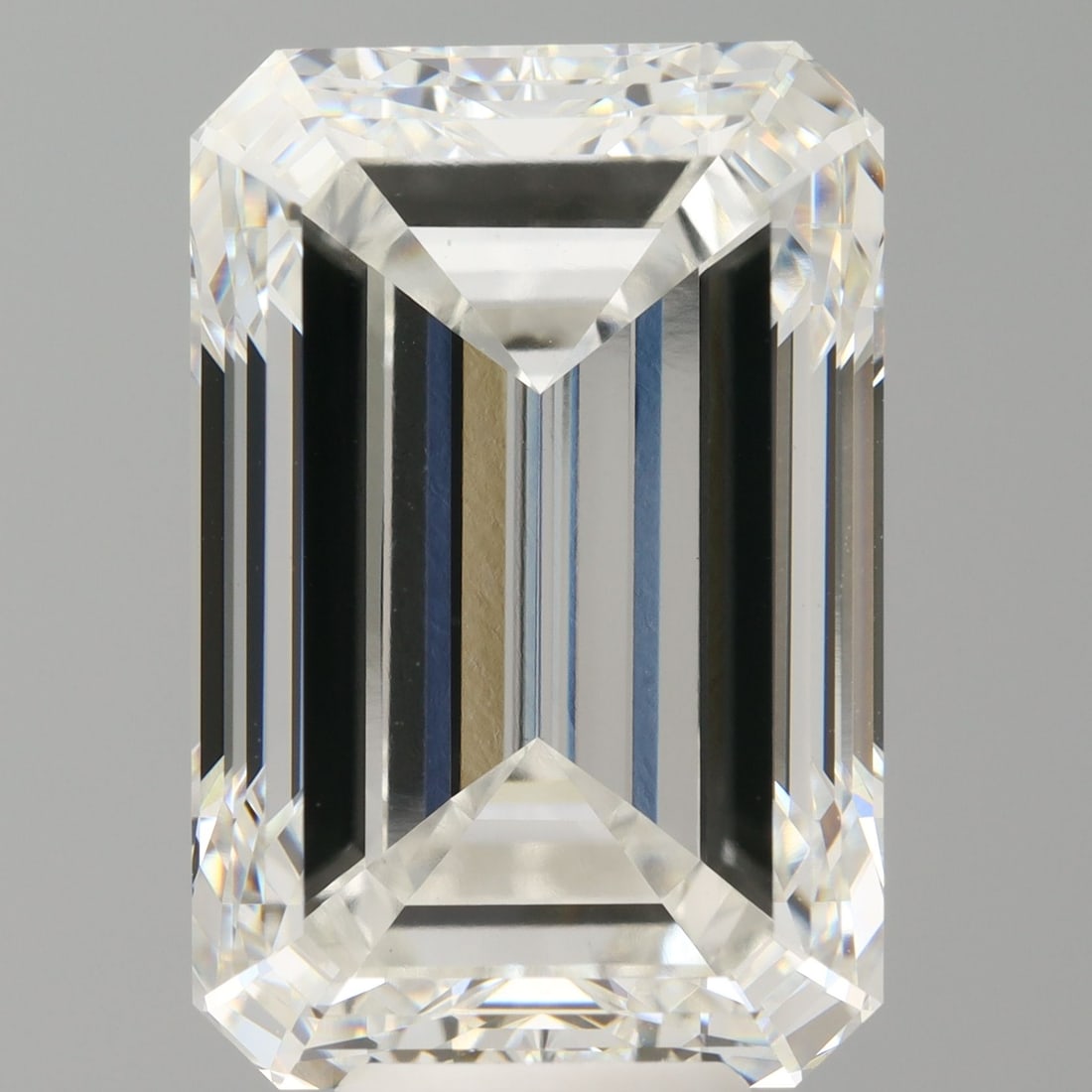 Loose Diamond - EMERALD 10.06ct F VVS2: Loose Diamond - EMERALD 10.06ct F VVS2 Source: This is a real non-mined Diamond that has been grown in a lab Shape: EMERALD Carats: 10.06 Color: F Clarity: VVS2 Certification: IGI Video: