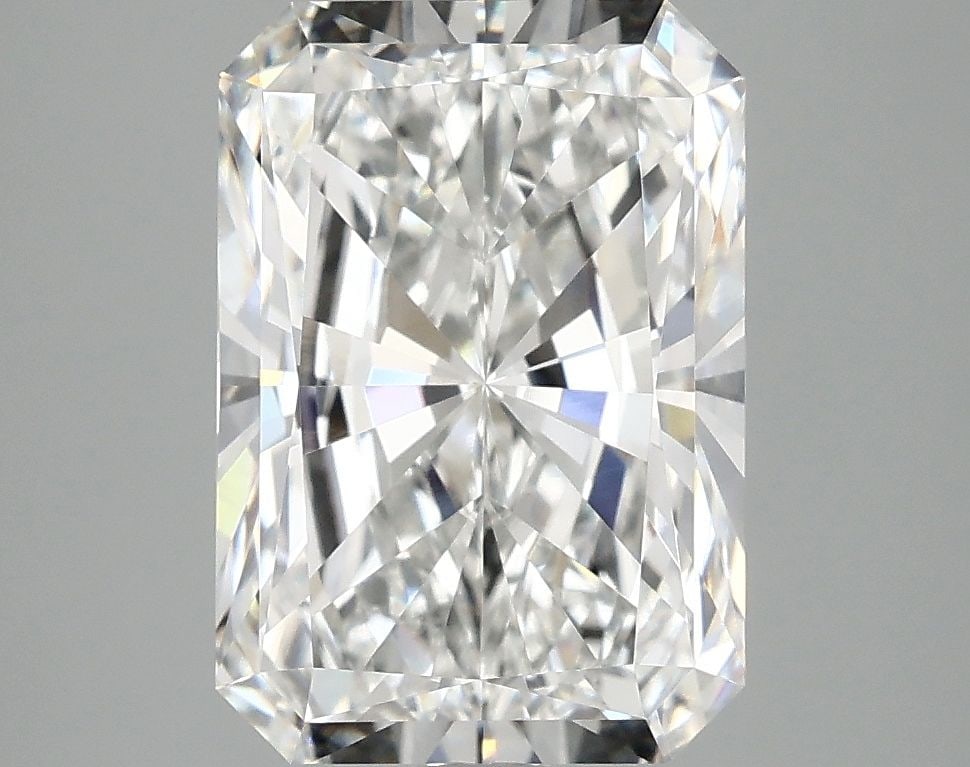 Loose Diamond - RADIANT 3.87ct E VVS2: Loose Diamond - RADIANT 3.87ct E VVS2 Source: This is a real non-mined Diamond that has been grown in a lab Shape: RADIANT Carats: 3.87 Color: E Clarity: VVS2 Certification: IGI Video: Video Link The