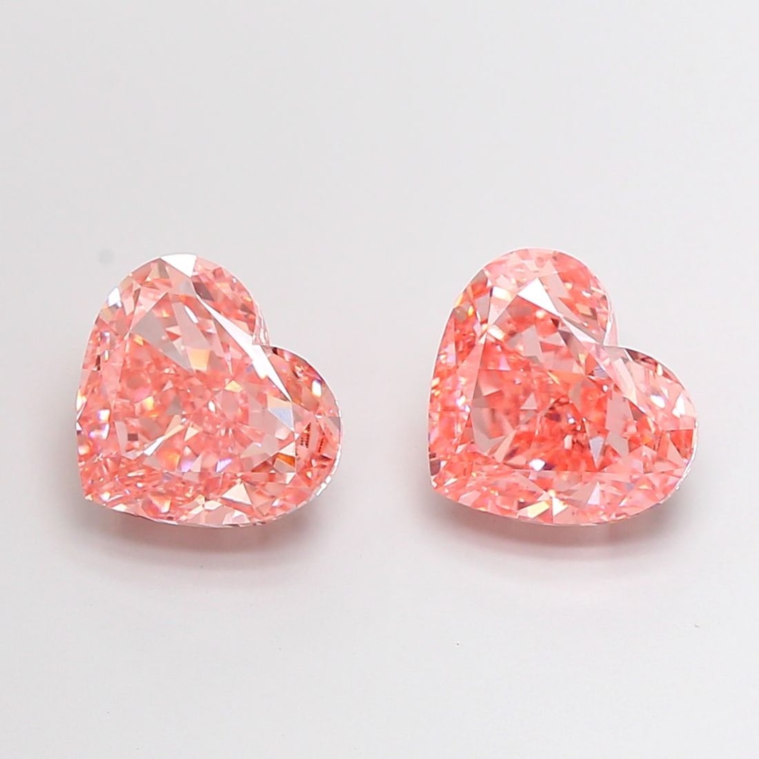 Loose Diamond - HEART 4.01ct Fancy Vivid Pink VS1: Loose Diamond - HEART 4.01ct Fancy Vivid Pink VS1 Source: This is a real non-mined Diamond that has been grown in a lab Shape: HEART Carats: 4.01 Color: Fancy Vivid Pink Certification: IGI Video: