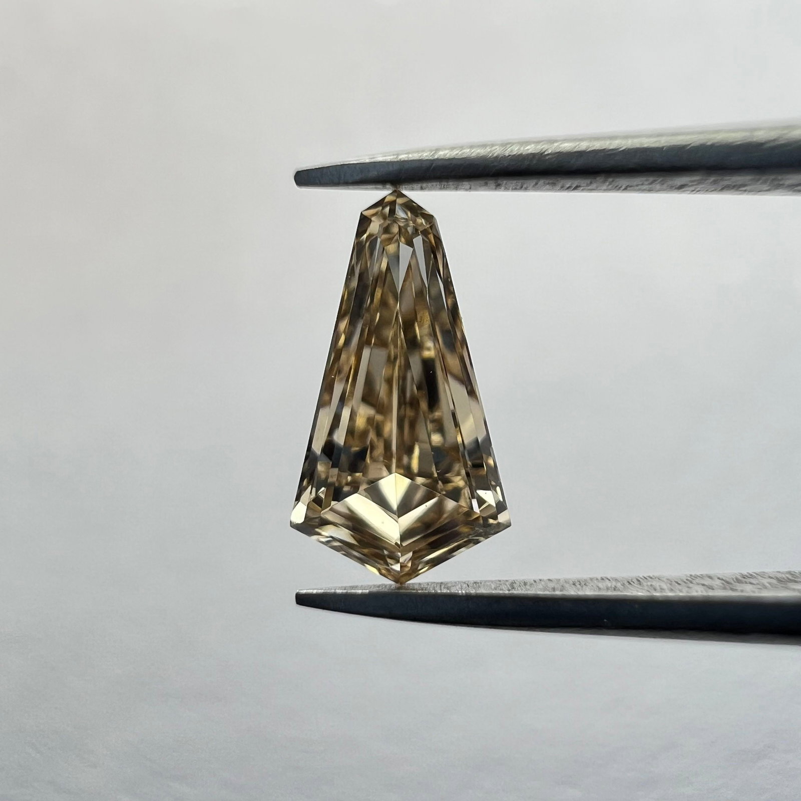 Loose Diamond - KITE 0.25ct Brown VVS2: Loose Diamond - KITE 0.25ct Brown VVS2 Source: This is a real non-mined Diamond that has been grown in a lab Shape: KITE Carats: 0.25 Color: Brown Certification: NONE The Diamond Depot Guarantee: All 