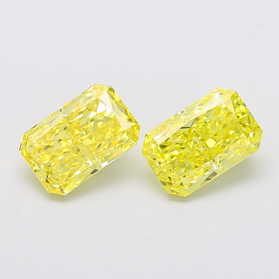 Loose Diamond - RADIANT 3.61ct Fancy Vivid Yellow VS1: Loose Diamond - RADIANT 3.61ct Fancy Vivid Yellow VS1 Source: This is a real non-mined Diamond that has been grown in a lab Shape: RADIANT Carats: 3.61 Color: Fancy Vivid Yellow Certification: IGI Vid