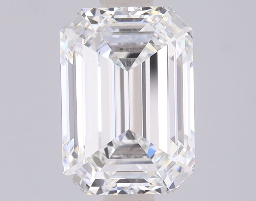 Loose Diamond - EMERALD 2.05ct E VVS1: Loose Diamond - EMERALD 2.05ct E VVS1 Source: This is a real non-mined Diamond that has been grown in a lab Shape: EMERALD Carats: 2.05 Color: E Clarity: VVS1 Certification: IGI Video: Video Link The