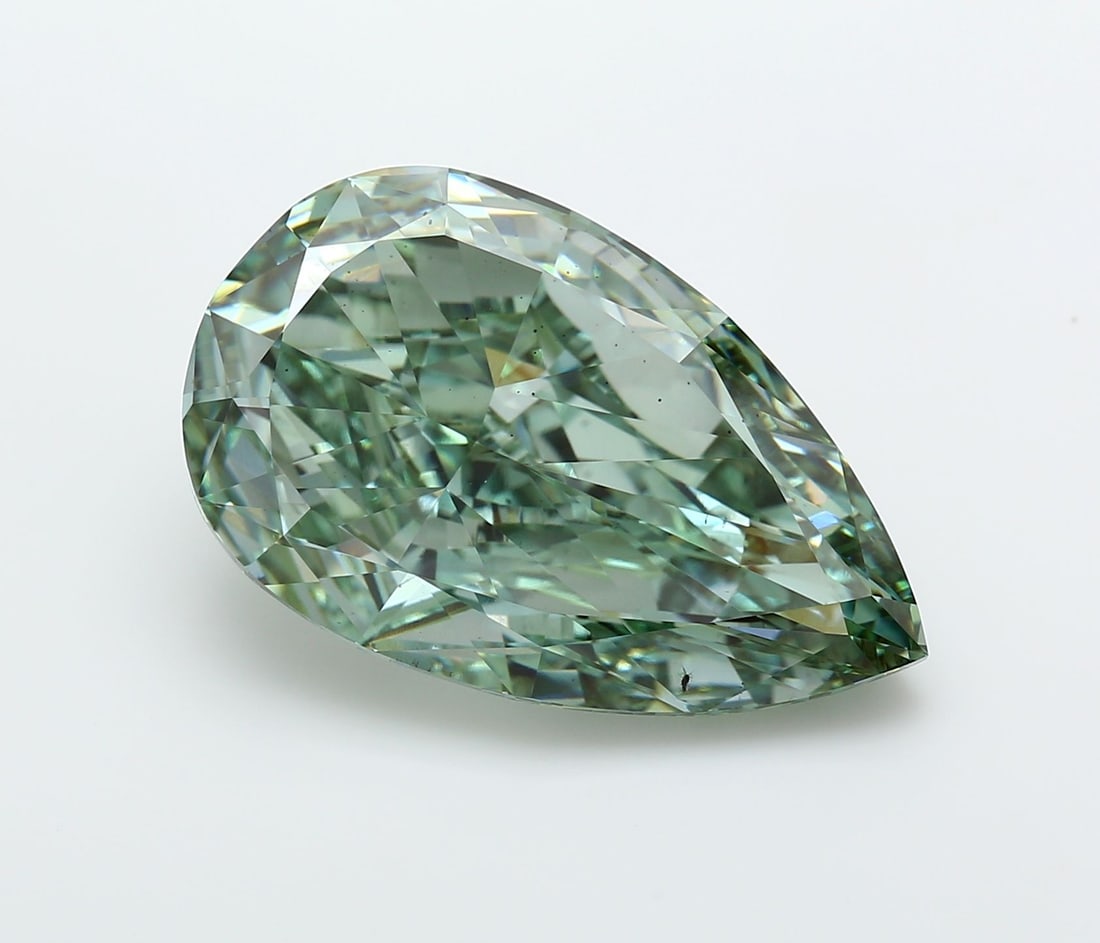 Loose Diamond - PEAR 17.58ct Fancy Vivid Green SI1: Loose Diamond - PEAR 17.58ct Fancy Vivid Green SI1 Source: This is a real non-mined Diamond that has been grown in a lab Shape: PEAR Carats: 17.58 Color: Fancy Vivid Green Certification: IGI Video: