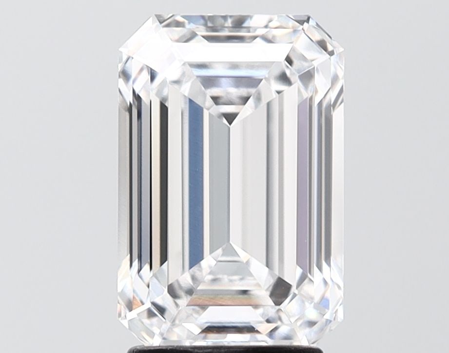Loose Diamond - EMERALD 3.21ct D VVS2: Loose Diamond - EMERALD 3.21ct D VVS2 Source: This is a real non-mined Diamond that has been grown in a lab Shape: EMERALD Carats: 3.21 Color: D Clarity: VVS2 Certification: IGI Video: