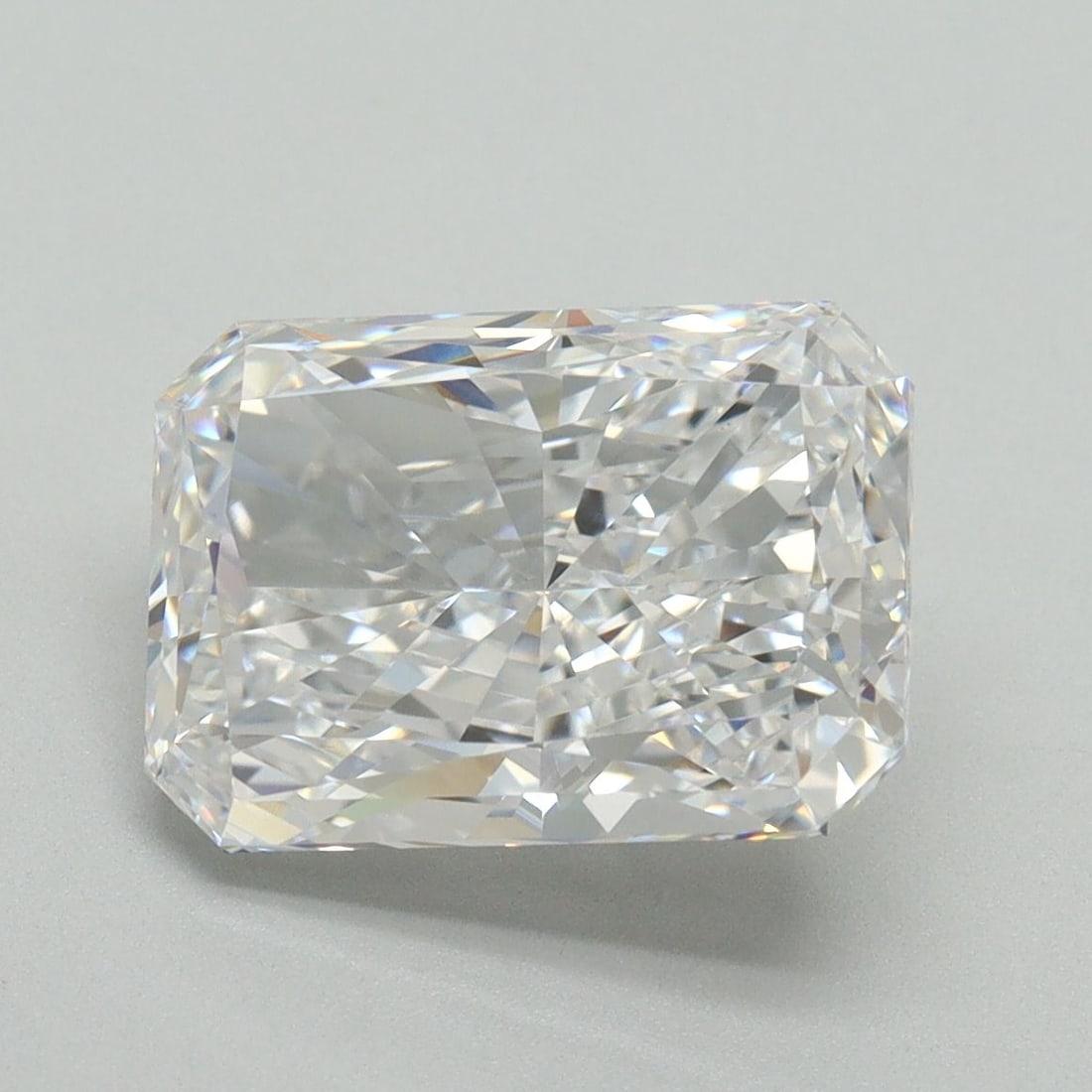 Loose Diamond - RADIANT 3.83ct D VS1: Loose Diamond - RADIANT 3.83ct D VS1 Source: This is a real non-mined Diamond that has been grown in a lab Shape: RADIANT Carats: 3.83 Color: D Clarity: VS1 Certification: IGI Video: