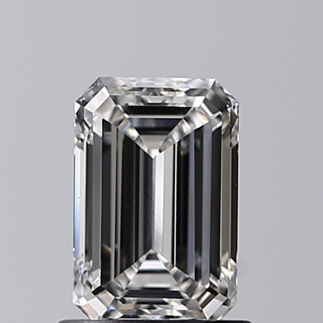 Loose Diamond - EMERALD 0.9ct G VVS2: Loose Diamond - EMERALD 0.9ct G VVS2 Source: This is a real non-mined Diamond that has been grown in a lab Shape: EMERALD Carats: 0.9 Color: G Clarity: VVS2 Certification: IGI Video: Video Link The