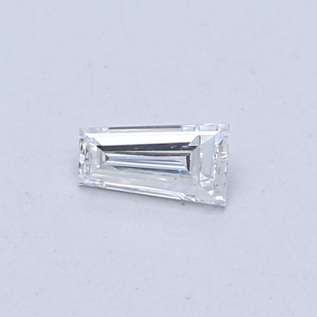 Loose Diamond - TAPERED BAGUETTE 0.2ct F VS1: Loose Diamond - TAPERED BAGUETTE 0.2ct F VS1 Source: This is a real non-mined Diamond that has been grown in a lab Shape: TAPERED BAGUETTE Carats: 0.2 Color: F Clarity: VS1 Certification: NONE Video: