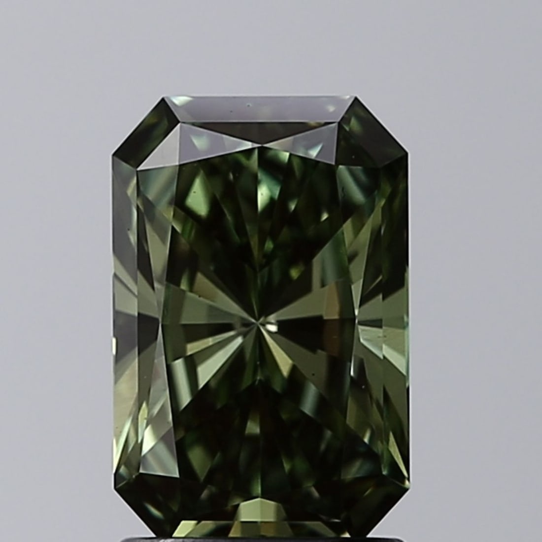 Loose Diamond - RADIANT 1.51ct Fancy Vivid Green VS1: Loose Diamond - RADIANT 1.51ct Fancy Vivid Green VS1 Source: This is a real non-mined Diamond that has been grown in a lab Shape: RADIANT Carats: 1.51 Color: Fancy Vivid Green Certification: IGI Video