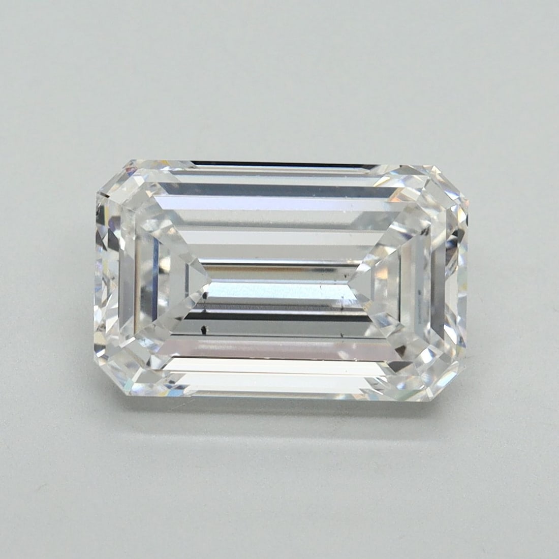 Loose Diamond - EMERALD 3.51ct D VS2: Loose Diamond - EMERALD 3.51ct D VS2 Source: This is a real non-mined Diamond that has been grown in a lab Shape: EMERALD Carats: 3.51 Color: D Clarity: VS2 Certification: IGI Video: Video Link The