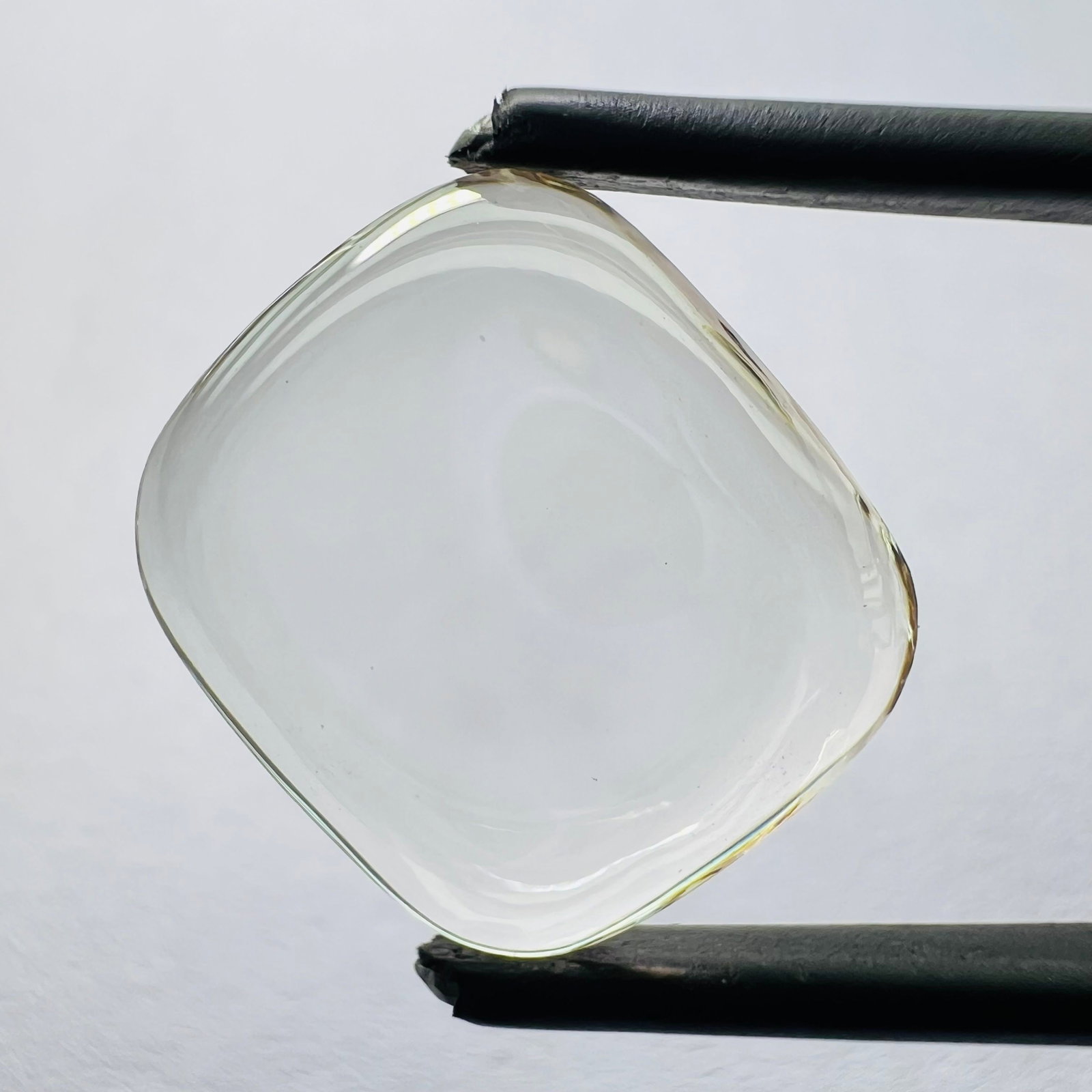 Loose Diamond - CUSHION BRILLIANT 6.41ct Brown VS1: Loose Diamond - CUSHION BRILLIANT 6.41ct Brown VS1 Source: This is a real non-mined Diamond that has been grown in a lab Shape: CUSHION BRILLIANT Carats: 6.41 Color: Brown Certification: NONE The Diam