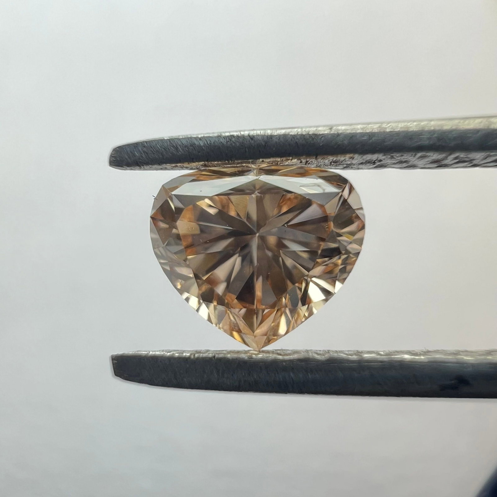 Loose Diamond - HEART 0.5ct Orange VS1: Loose Diamond - HEART 0.5ct Orange VS1 Source: This is a real non-mined Diamond that has been grown in a lab Shape: HEART Carats: 0.5 Color: Orange Certification: NONE The Diamond Depot Guarantee: All