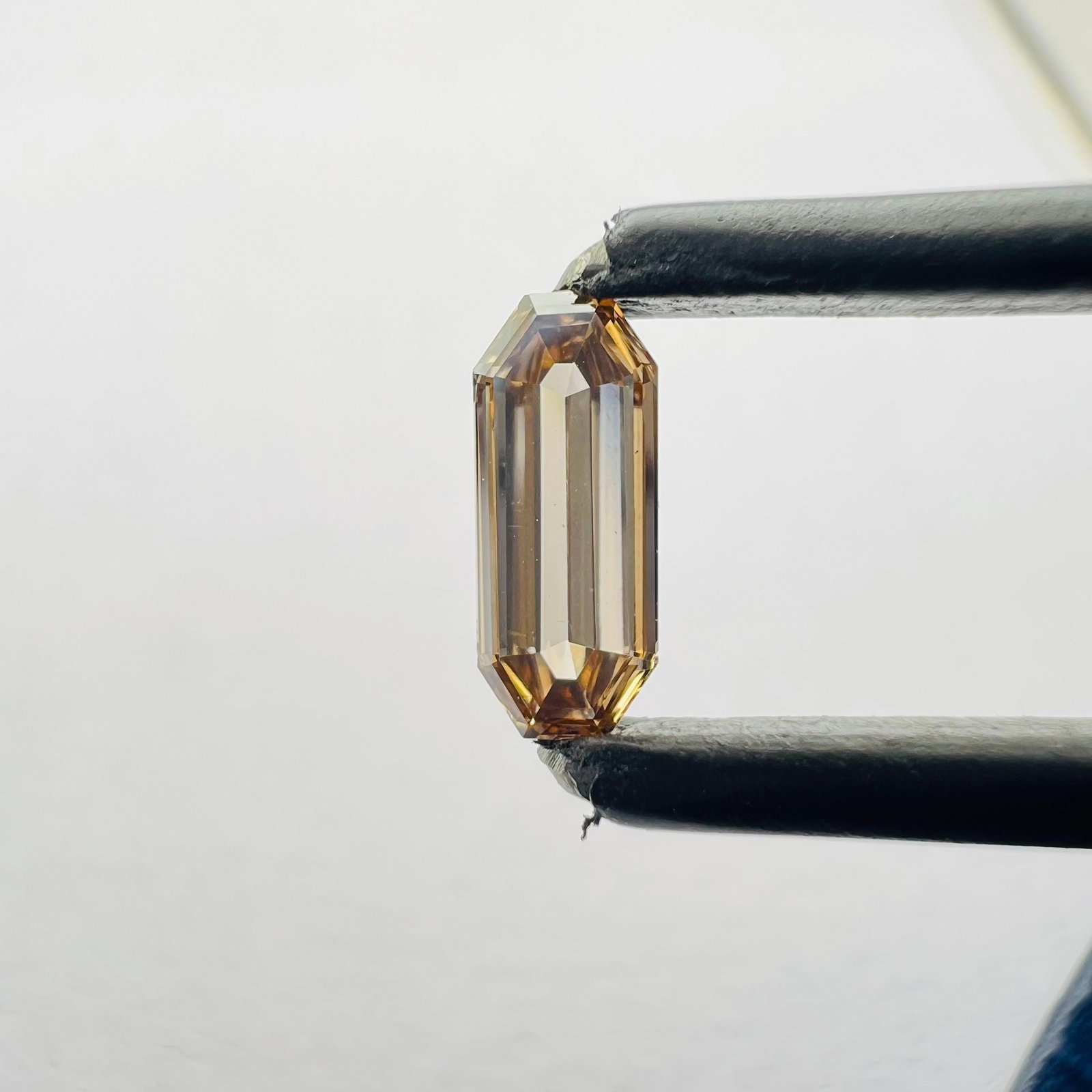 Loose Diamond - EMERALD 0.31ct Brown VS1: Loose Diamond - EMERALD 0.31ct Brown VS1 Source: This is a real non-mined Diamond that has been grown in a lab Shape: EMERALD Carats: 0.31 Color: Brown Certification: NONE The Diamond Depot