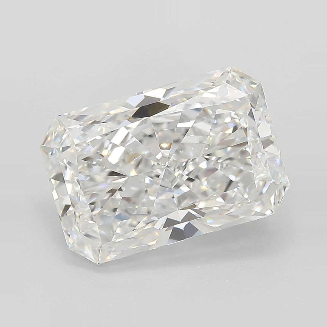 Loose Diamond - RADIANT 5.4ct F VS1: Loose Diamond - RADIANT 5.4ct F VS1 Source: This is a real non-mined Diamond that has been grown in a lab Shape: RADIANT Carats: 5.4 Color: F Clarity: VS1 Certification: IGI Video: