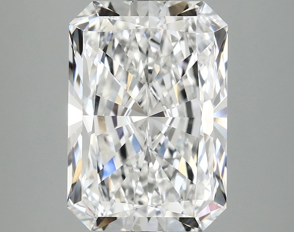 Loose Diamond - RADIANT 4.08ct E VVS2: Loose Diamond - RADIANT 4.08ct E VVS2 Source: This is a real non-mined Diamond that has been grown in a lab Shape: RADIANT Carats: 4.08 Color: E Clarity: VVS2 Certification: IGI The Diamond Depot Guar