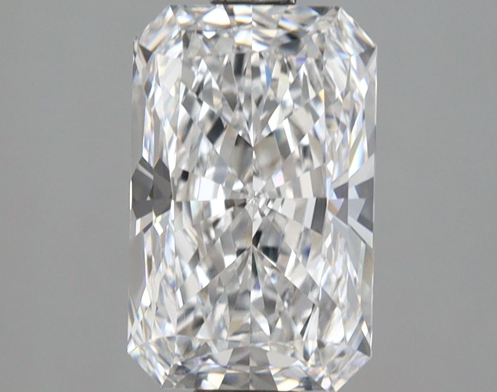 Loose Diamond - RADIANT 2.16ct D VVS2: Loose Diamond - RADIANT 2.16ct D VVS2 Source: This is a real non-mined Diamond that has been grown in a lab Shape: RADIANT Carats: 2.16 Color: D Clarity: VVS2 Certification: IGI The Diamond Depot Guar