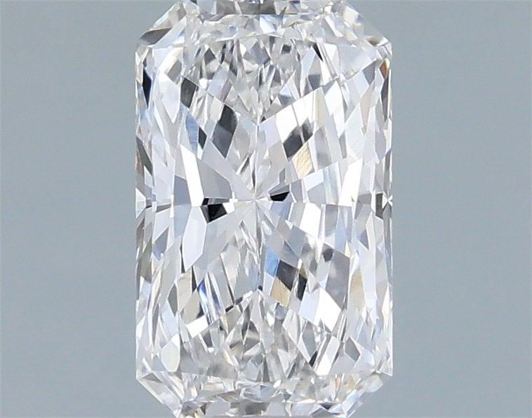 Loose Diamond - RADIANT 0.77ct E VVS2: Loose Diamond - RADIANT 0.77ct E VVS2 Source: This is a real non-mined Diamond that has been grown in a lab Shape: RADIANT Carats: 0.77 Color: E Clarity: VVS2 Certification: IGI Video: