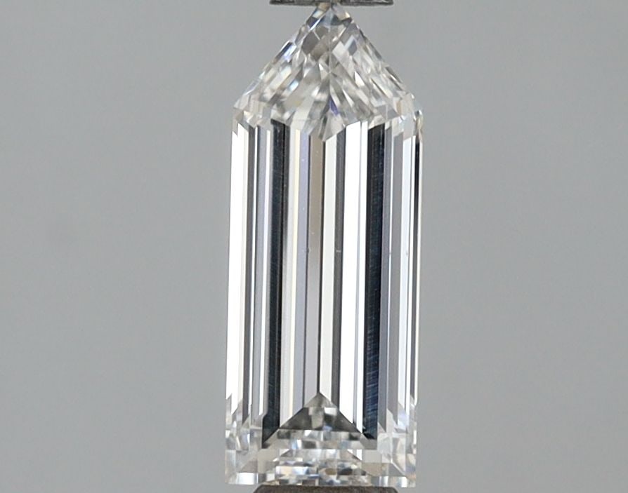 Loose Diamond - BULLET 0.9ct F VS1: Loose Diamond - BULLET 0.9ct F VS1 Source: This is a real non-mined Diamond that has been grown in a lab Shape: BULLET Carats: 0.9 Color: F Clarity: VS1 Certification: NONE Video: